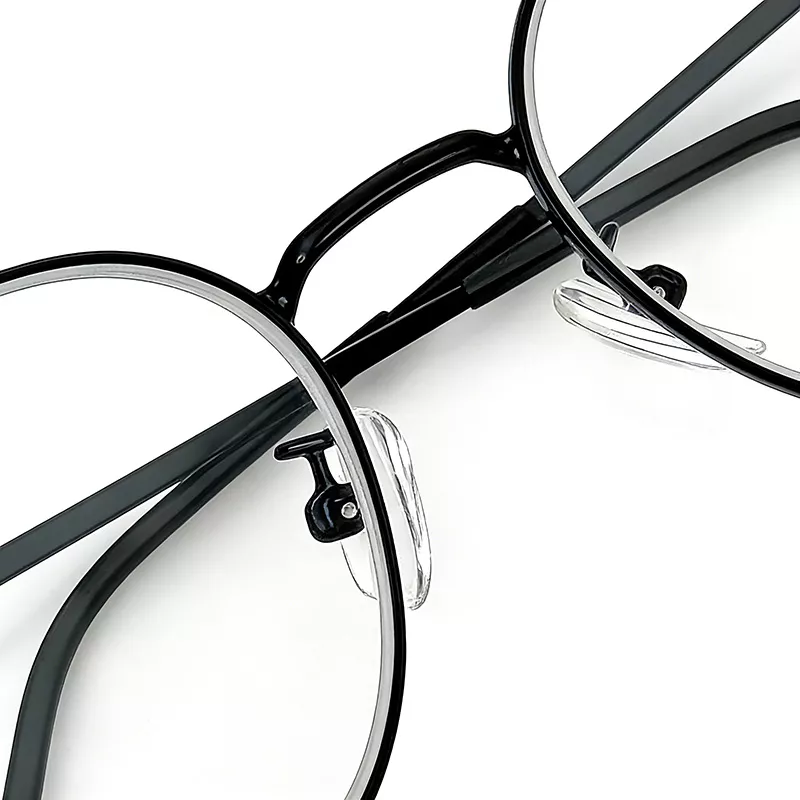 black-frame-glasses-nose-pad-detail